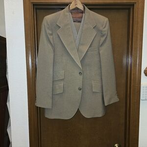 Classic Men's 3pc Suit